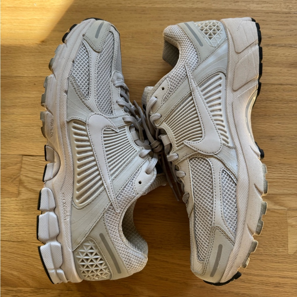 Nike Zoom Vomero 5 (Vast Grey)